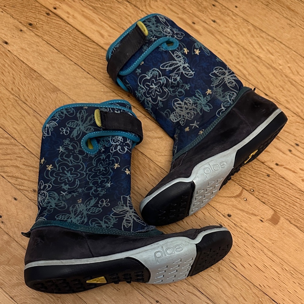 Plae boots